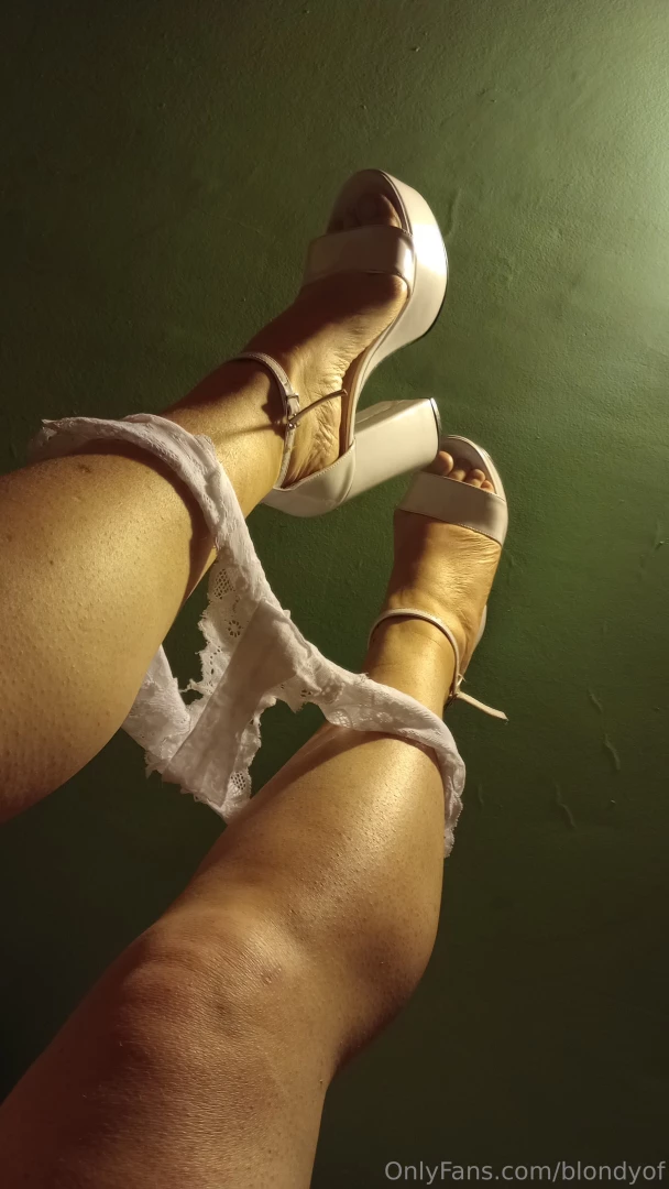 This is how i am waiting for you my king i am available for you and 