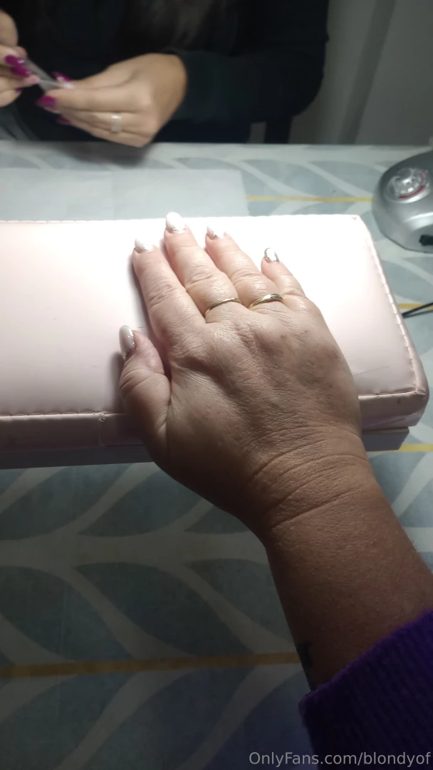 Moment of beauty my beautiful hands to touch my pussy and hold your 