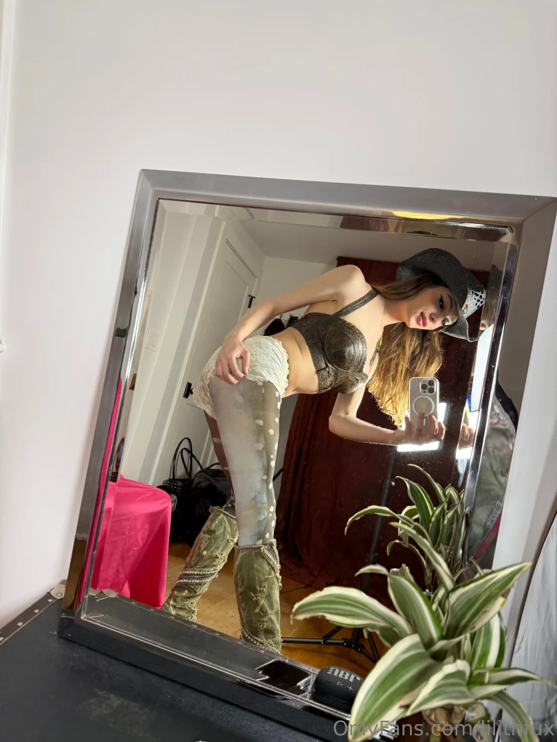 You like it when i play dress up don t you come say hi in my dms 