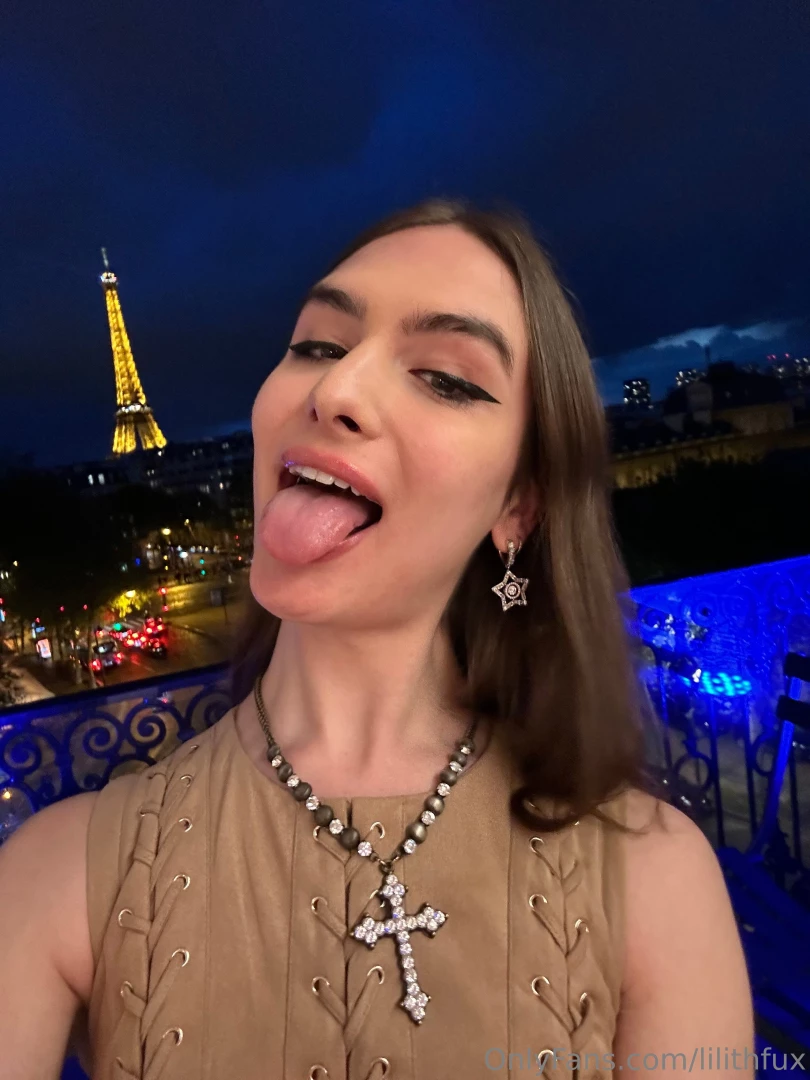 Which hole do u want to fill first baby my mouth or asspussy 