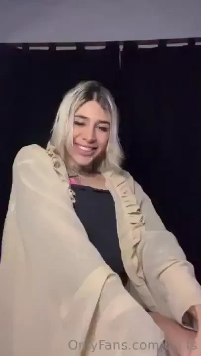 I wanna dance for you so badly just dm me daddy 