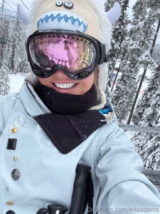 Am i a cute ski bunny