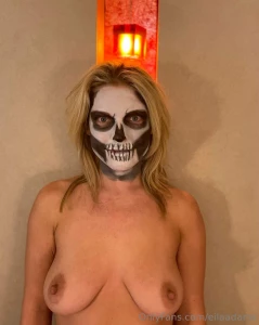 Happy halloween join me live for a halloween workout and boooooobs