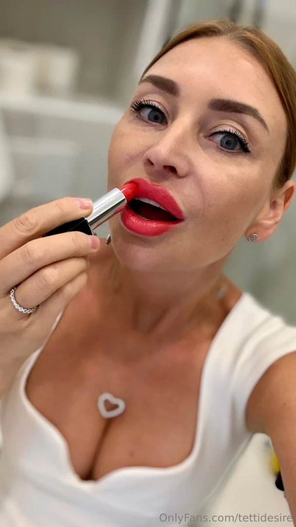 Does this lipstick color look good on me i really like the way i look 