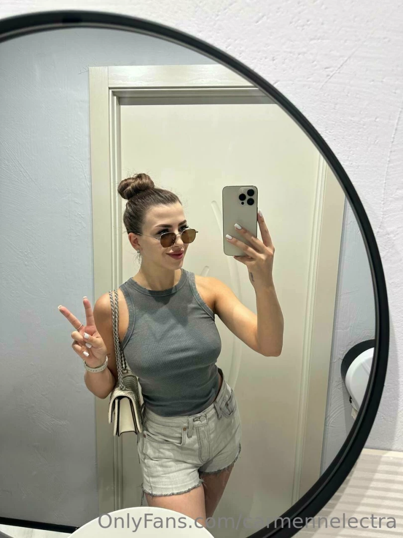 Disguising myself as a local how do you like the outfit 