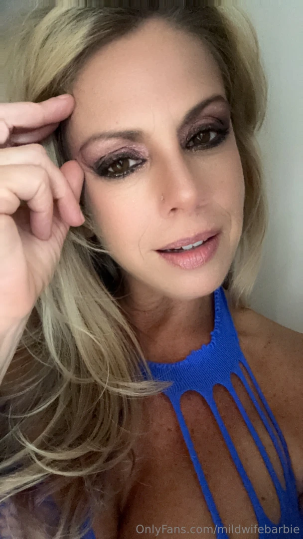 Sorry about the late post had to find some sexy throw backs for ya 