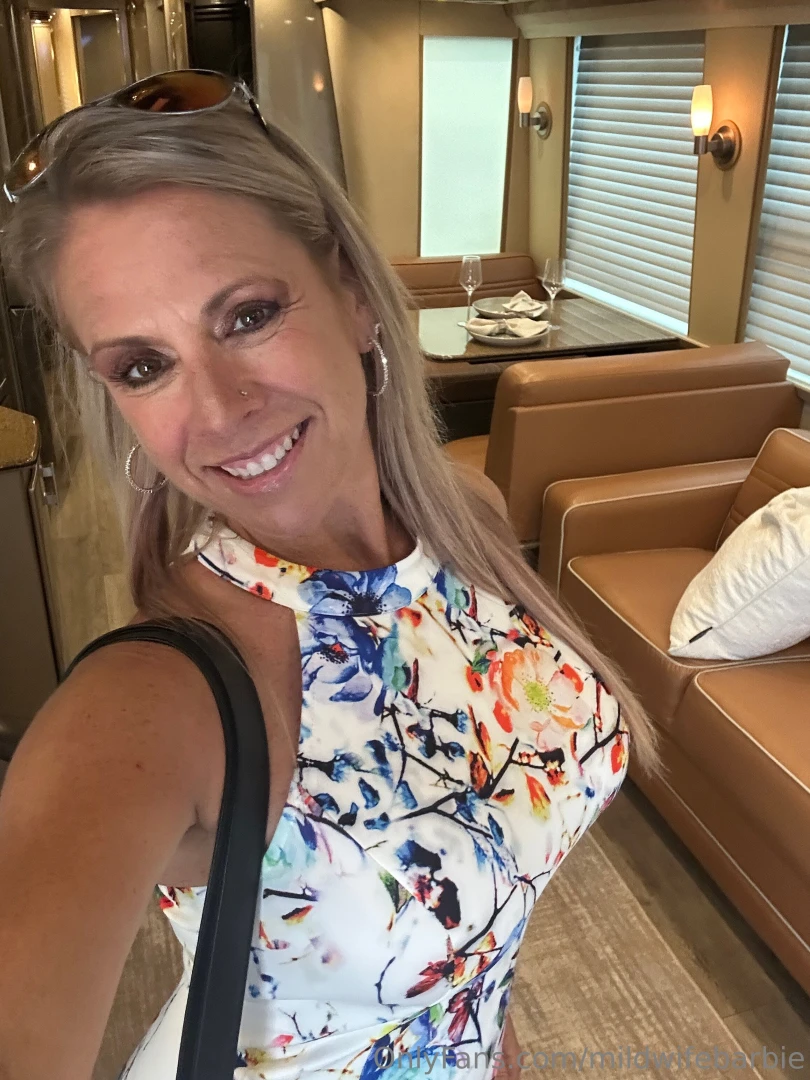 Out on the hunt for an rv just a few flashes on the way 