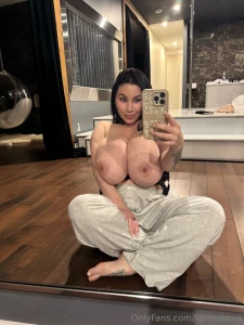 Dm me babe i have a naughty plan