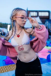 So that quick pool break turned into a beach party one minute i m