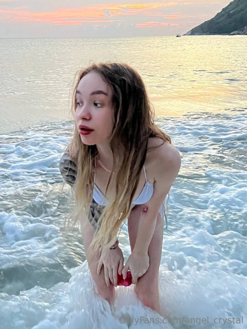 Hellooo from the semi-dramatic seaside took my pink lucky hat aka my part 1 