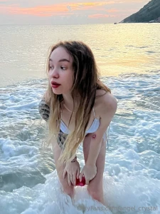 Hellooo from the semi-dramatic seaside took my pink lucky hat aka my part 1