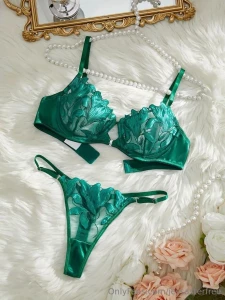 Hi my dears i need your help i want to buy these 6 sexy outfits to part 2