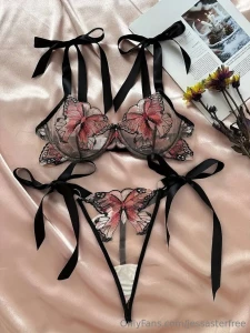 Hi my dears i need your help i want to buy these 6 sexy outfits to part 5