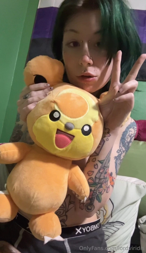 Who s cuter tip 5 for a topless set 4 photos and a clip of me blowing part 2 