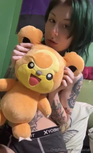 Who s cuter tip 5 for a topless set 4 photos and a clip of me blowing part 1