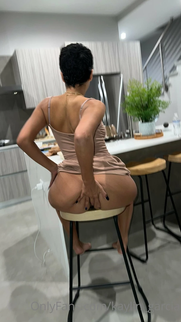 Cum eat my butttt 