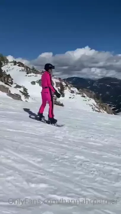 Do any of you snowboard i loveee it omg 