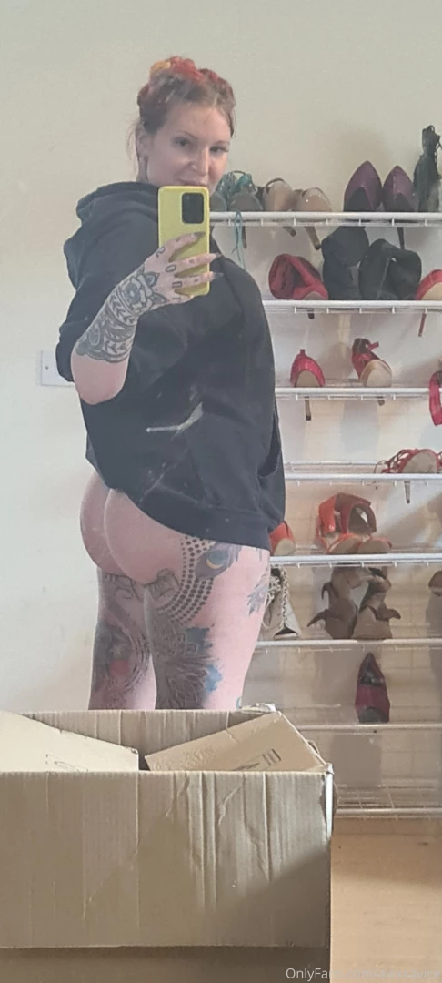 Just unpacking yes still and i noticed how banging my butt looks today part 3 