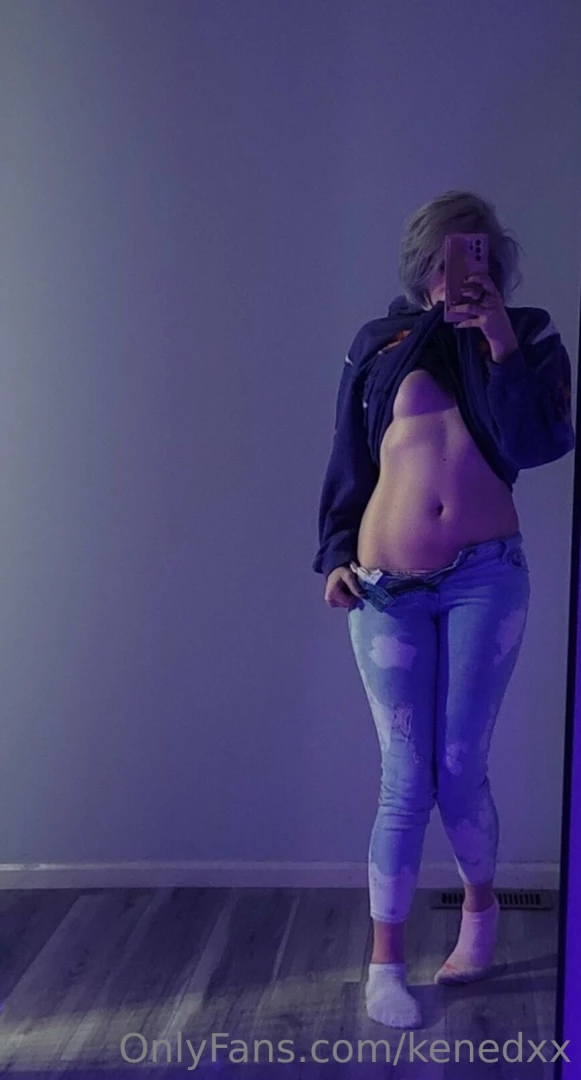 Hiiii happy saturday catching up on dms come say hi 