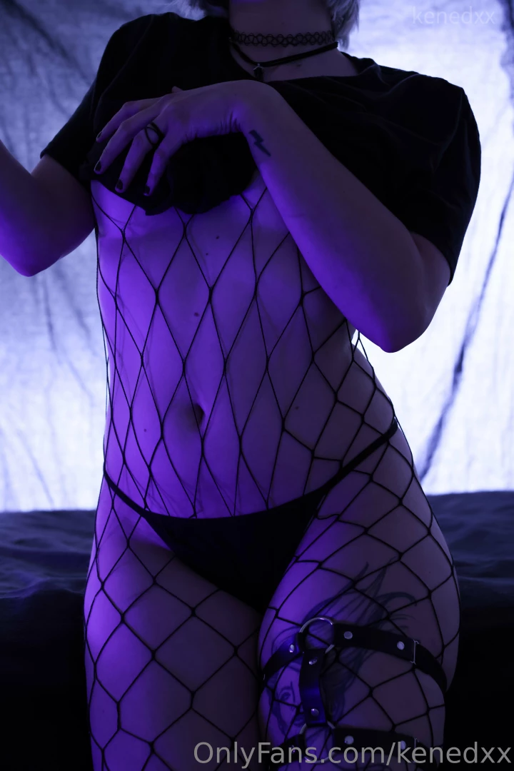 Ready to get stepped on - 29 pics in this set -- 15 booty pics 5 tummy part 1 