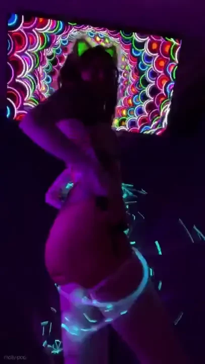 Getting sensual with it visuals- uon visuals music- high vibrations 