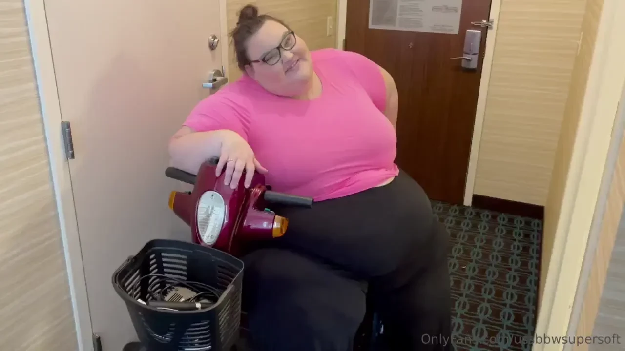 New struggle video watch me undress myself and show you just how small 