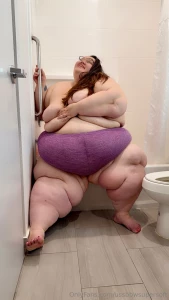 I never realize how big and wide i am until i see photos like this