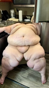 Me opening the fridge for the 10th time in 20minutes hoping something