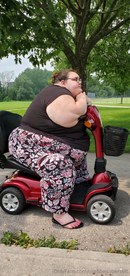 I wonder how many more times i can plop my fat ass onto this chair part 2 