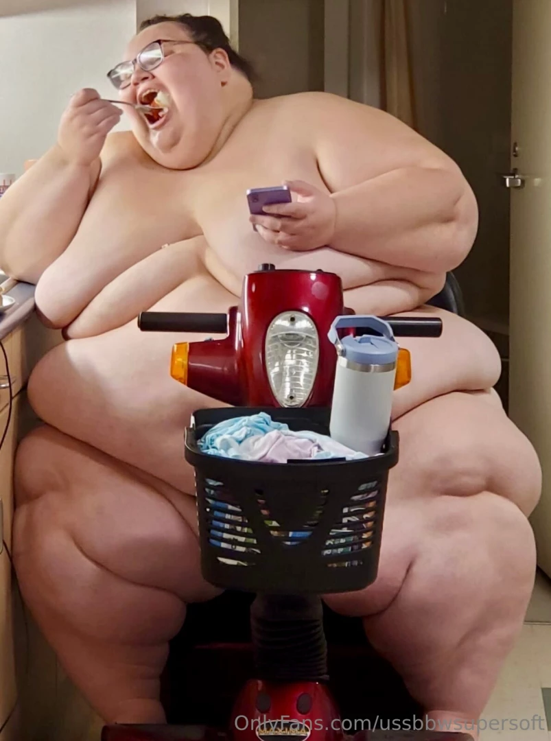 I barely fit on my scooter but i ll happily keep stuffing my face 