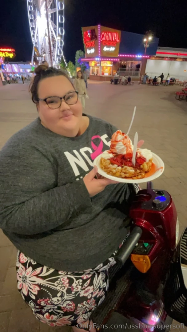 If you went to clifton hill and didn t get a deluxe funnel cake did 