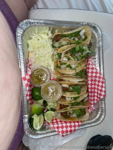 I m a simple girl i see tacos i start smiling