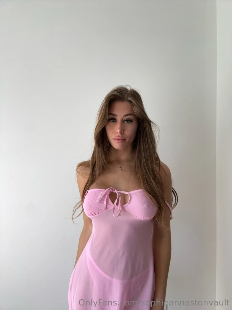 Hii come talk to me on sophieannaston 