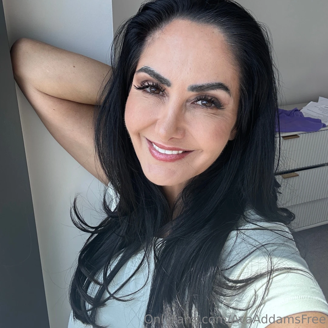 Come keep mommy company on her vip page avaaddams 