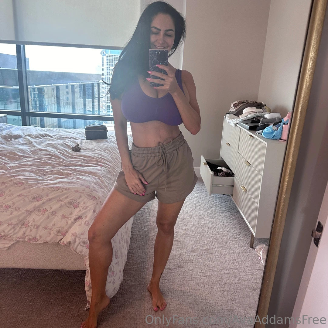 Answering messages all day on my vip page avaaddams 