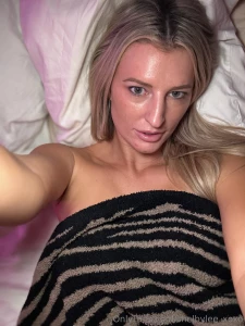 Guess who s lying in bed with nothing but a blanket on you should prob