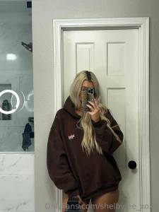 Be honest do u like girls in hoodies or all dressed up why not both