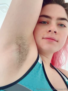 For those of you who like a little hair here are some pictures i took