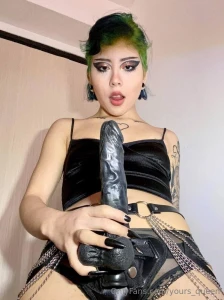 Don t let my petite frame fool you i m mistressroxybdsm a girl to be part 52