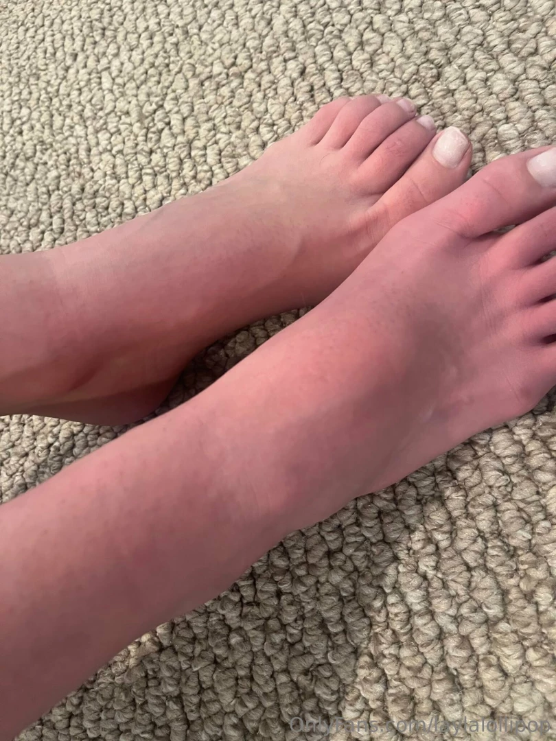 Does this look broken i can t walk on it now how am i supposed to part 1 