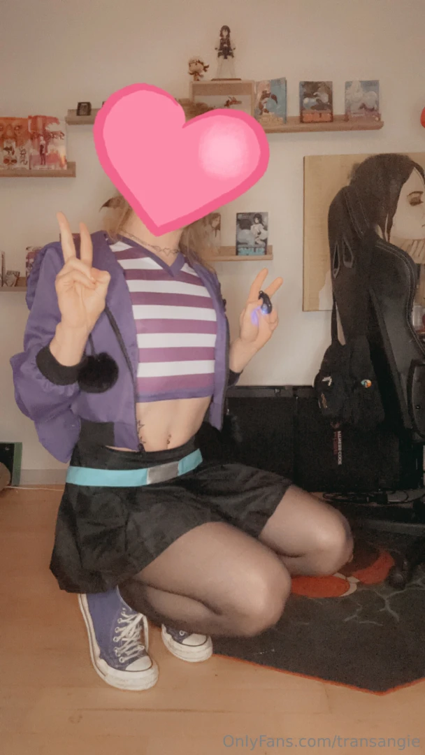 Astolfo is having a little fun x3 