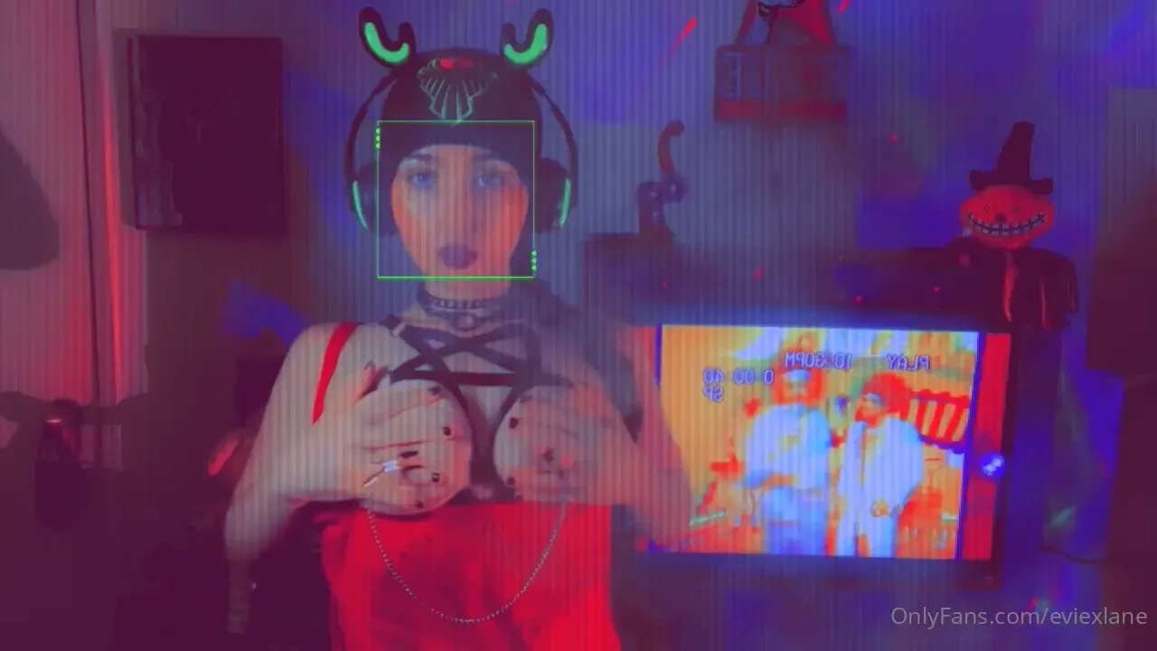 Testing a cute voyeur cam for tiny live shows boobies amp smoking 