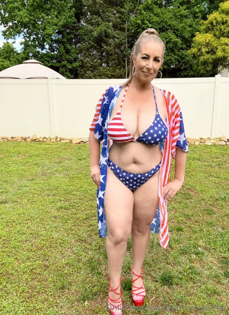 Patriotic and playful this milf s bringing the heat to the 4th of july 