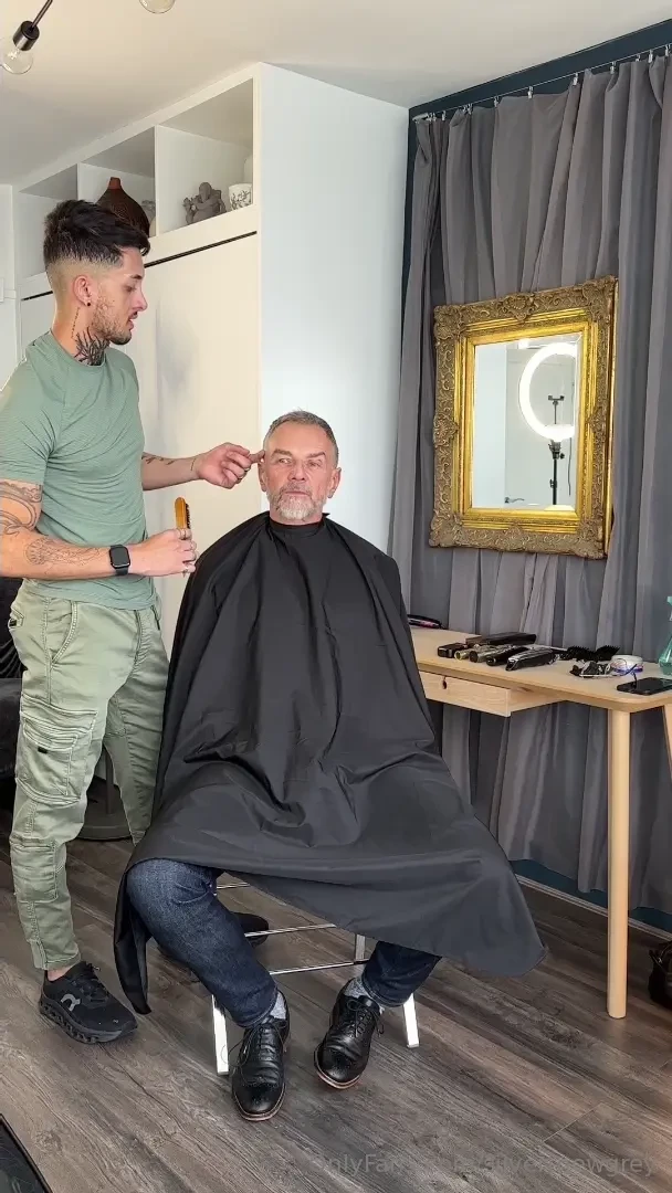 I had the opportunity to have my haircut by the famous scott_barberr 