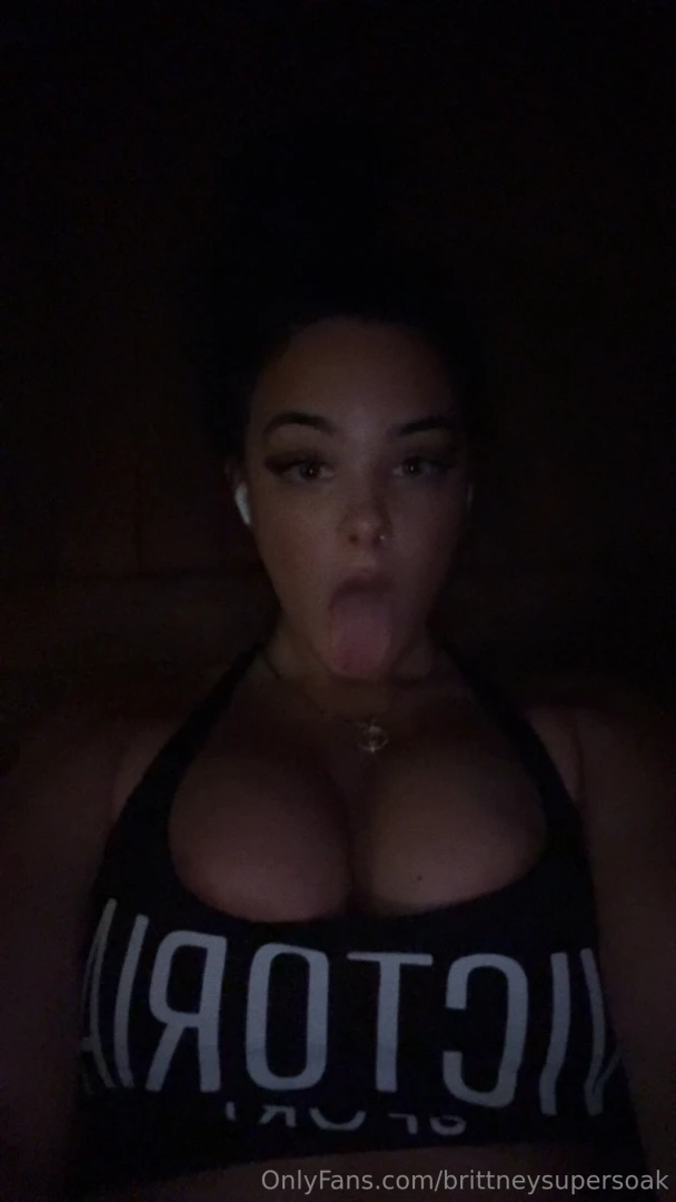 Come suck my titties bb 