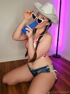 I wanna be passed around and used till i tap out pls and thank you