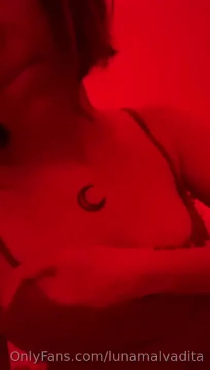 Mi carita de pena por que no estes conmigo en la cama ahora 