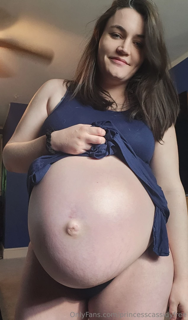 Sundays are a perfect day for a momma to put her feet up and fold some part 7 