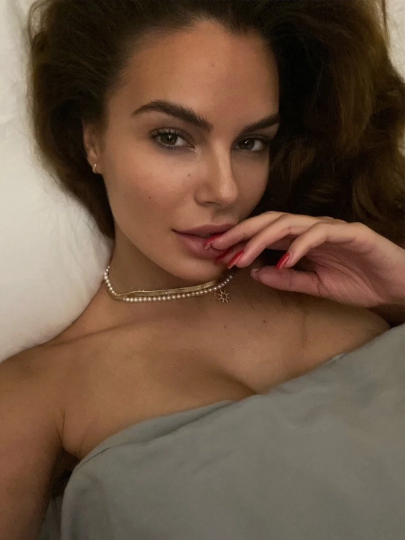 Keep me company in bed baby 