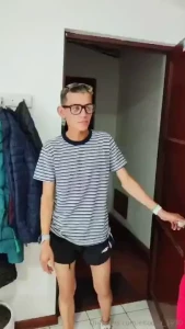 This boy he eats it all until the end que rico hago el almuerzo con